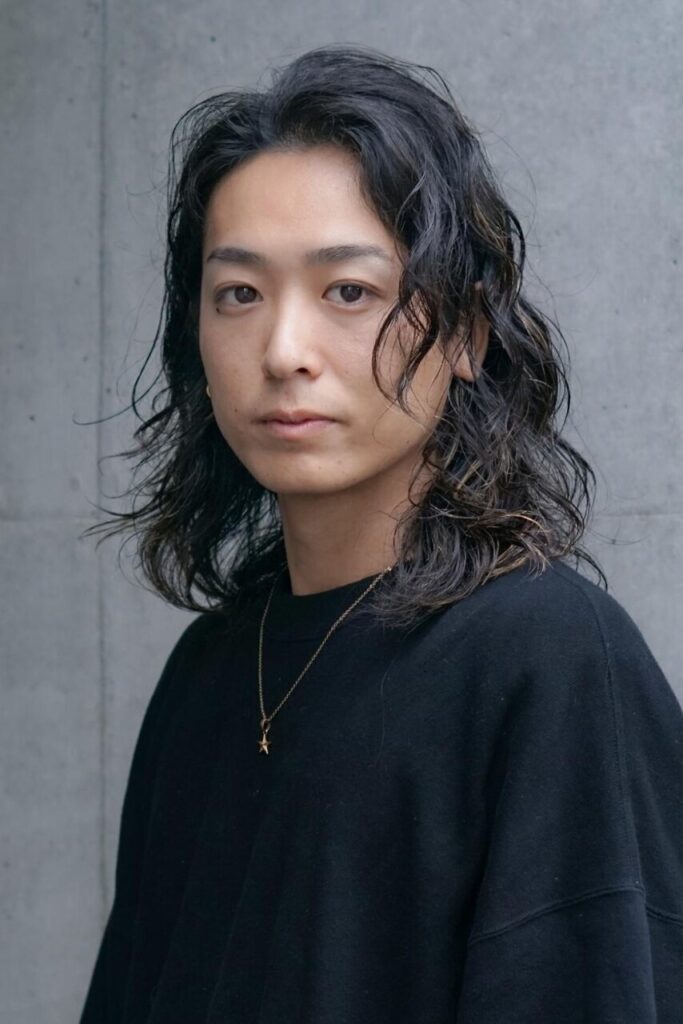 カルマパーマツイスパアッシュブラックツーブロック